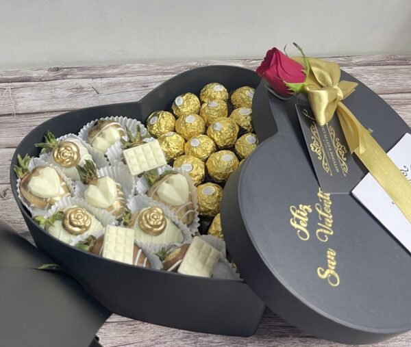 Caja corazón grande con fresas y ferreros