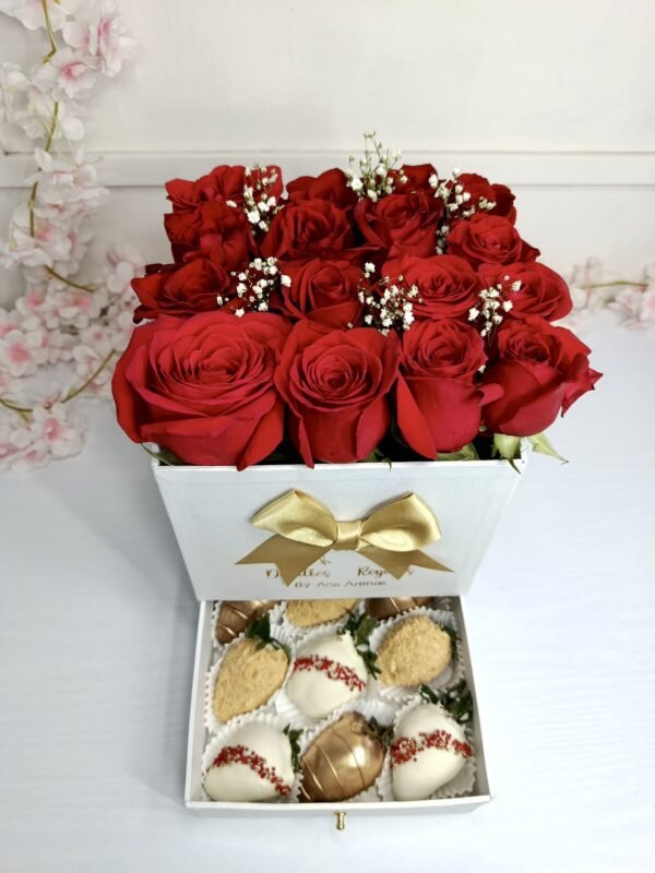 Caja gaveta pequeña con rosas y fresas