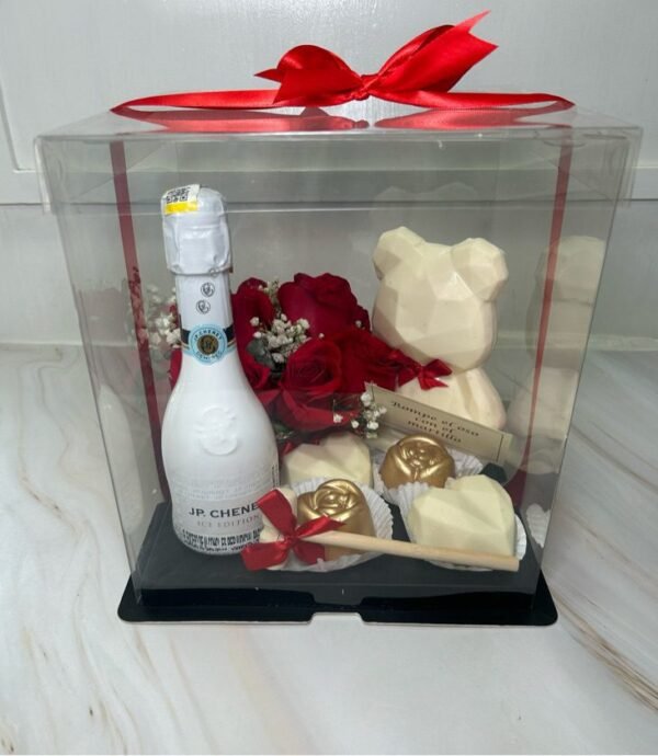 Caja Acetato Oso chocolate, botella Jp chenet mini, chocolates rellenos, 4 rosas decorativas