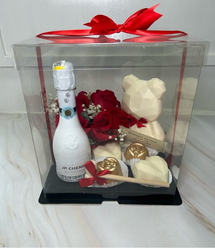 Caja Acetato Oso chocolate, botella Jp chenet mini, chocolates rellenos, 4 rosas decorativas1