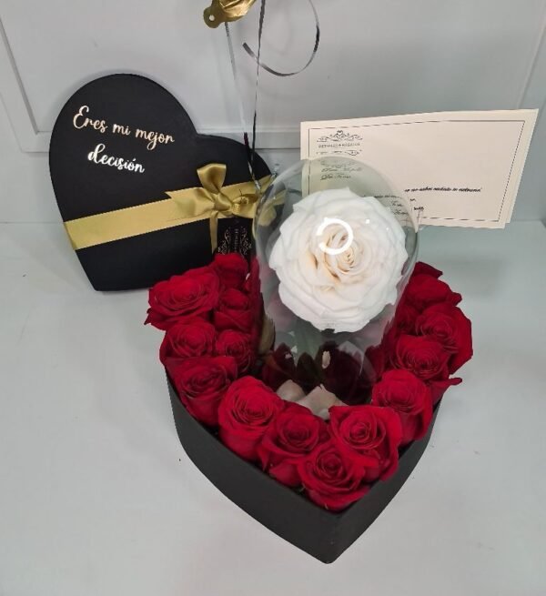 Caja Corazón de lujo 24 Rosas Naturales con Rosa Preservada en Urna