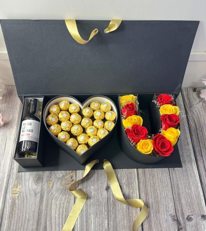 Caja Estuche pequeño I ❤️ U con Rosas, ferreros y vino mini 187 ml1