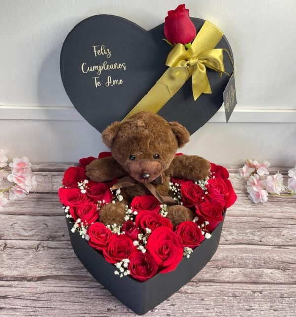 Caja corazón con rosas y peluche pequeño