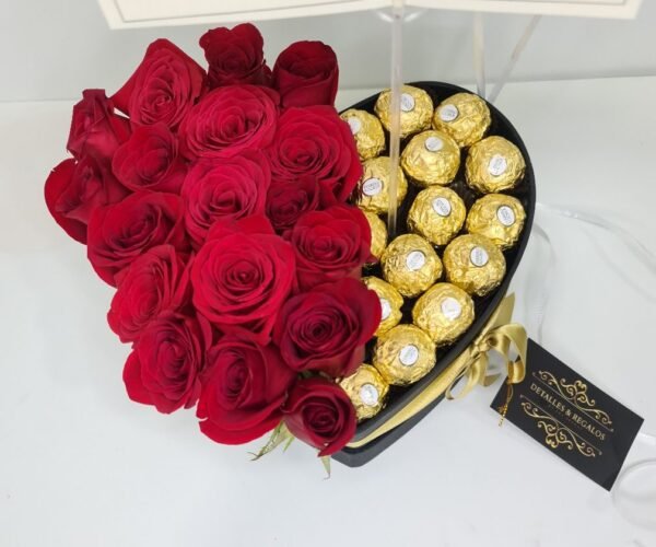 Caja corazón pequeño de lujo rosas 18 a 24 rosas y ferreros 15