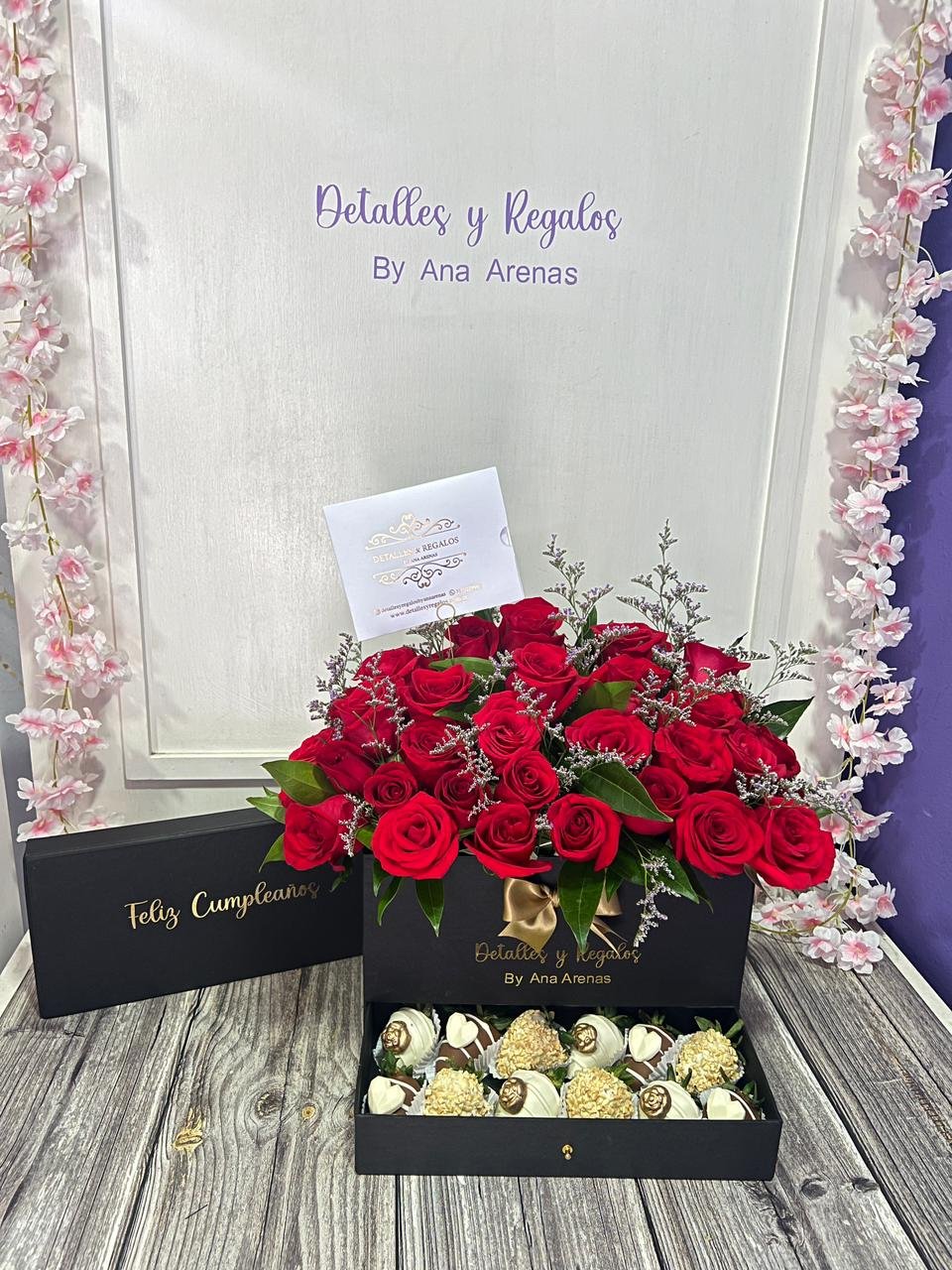 Caja de Lujo Gaveta Grande 48 rosas, 10 a 14 Fresas con chocolate (4)