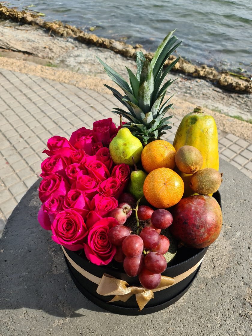 Caja de lujo XL Rosas 🌹 y Frutas PRECIO SUJETO A CAMBIO1