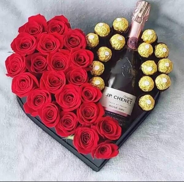 Caja de lujo corazón Rosas,  ferrerosx15 y JP Chenet Botella