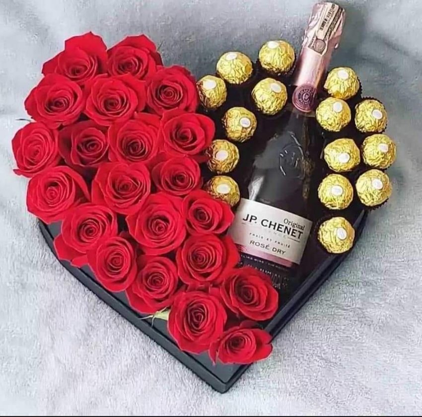 Caja de lujo corazón ❤️ Rosas 🌹, ferrerosx15 y JP Chenet Botella