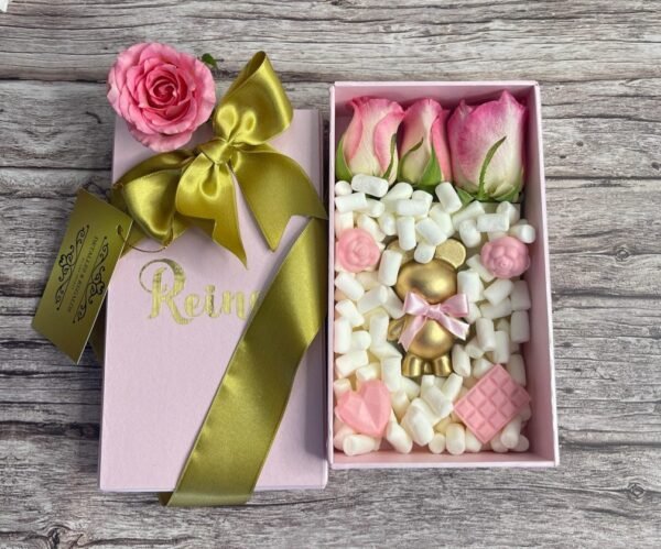 Caja de lujo pequeña con rosas y oso de chocolate