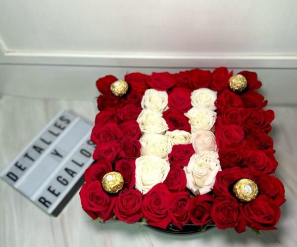 Caja de rosas con letra y Ferreros