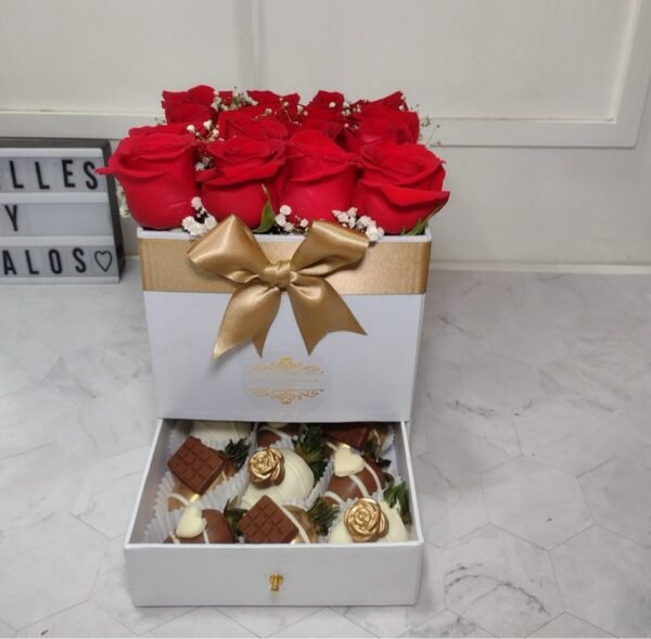 Caja gaveta pequeña con rosas y fresas