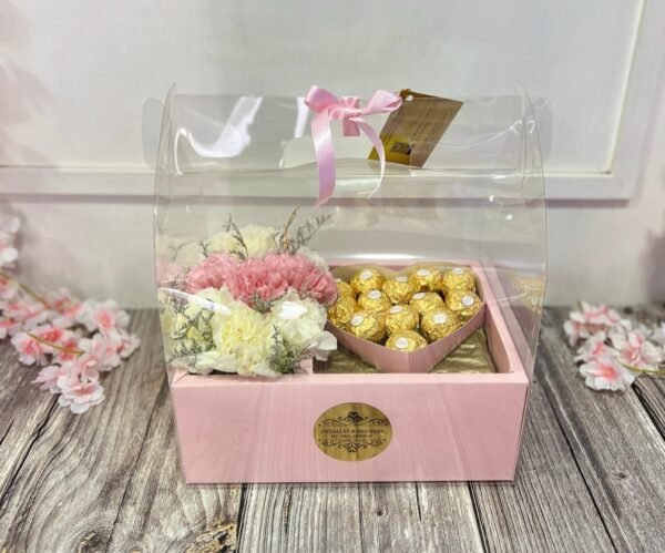 Caja tipo lonchera con claveles y corazón con Ferreros