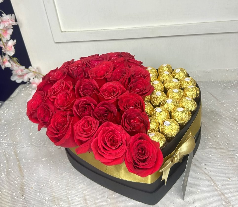 Corazón Grande ❤ 24 rosas y Ferreros