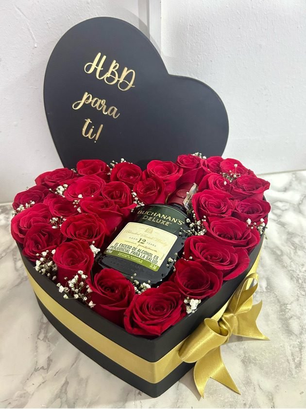 Corazón de lujo con rosas y buchana’s 375ml3
