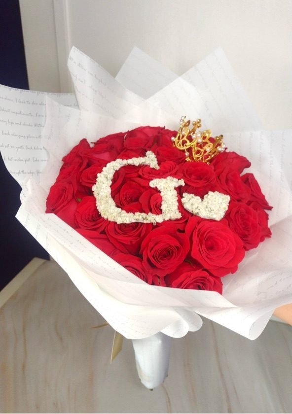 Ramo de 30 Rosas con letra y coronita