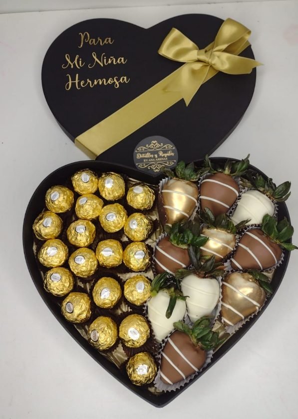 Caja corazón grande con fresas y ferreros