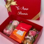 Caja Café con Amor con café premium, mug de flores, galletas artesanales y rosa de chocolate – Blossom Cartagena
